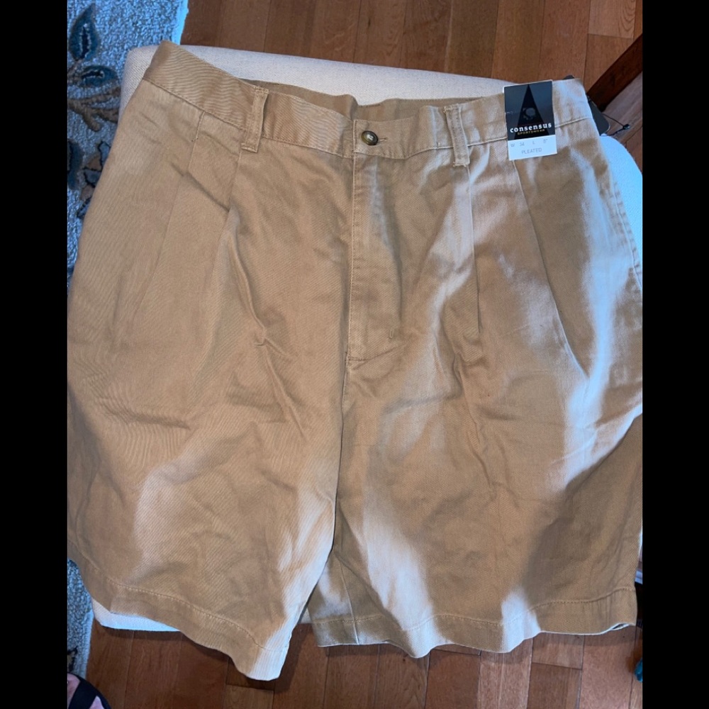 NWT Consensus Men’s Khaki shorts sz 34‎